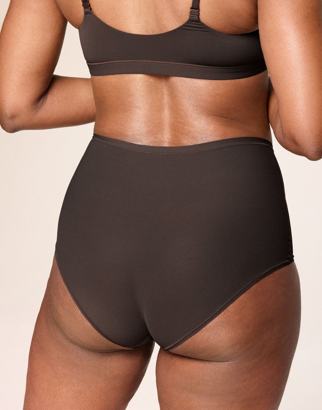 nueskin Risa in color Bracken and shape shortie