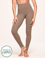 Load image into Gallery viewer, nueskin Lilya High-Compression Legging in color Beaver Fur and shape legging
