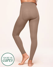 Load image into Gallery viewer, nueskin Lilya High-Compression Legging in color Beaver Fur and shape legging
