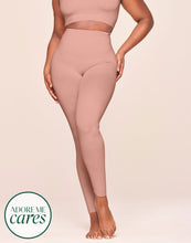 Load image into Gallery viewer, nueskin Lilya High-Compression Legging in color Rose Cloud and shape legging
